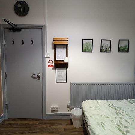R3 - Cozy Small Double - City & Beach Access, Wifi, Free Parking - Self Catering Swansea Ngoại thất bức ảnh