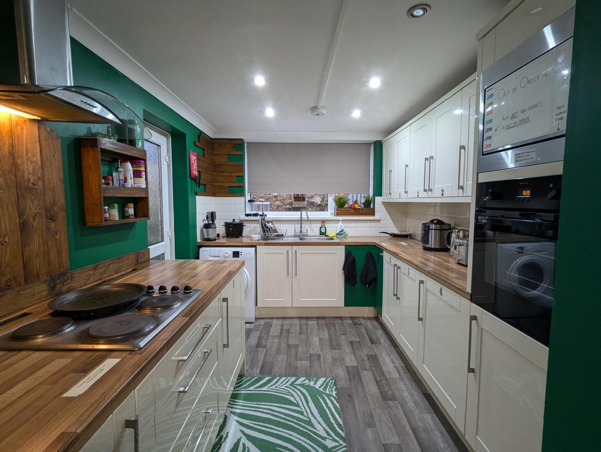 R3 - Cozy Small Double - City & Beach Access, Wifi, Free Parking - Self Catering Swansea Ngoại thất bức ảnh