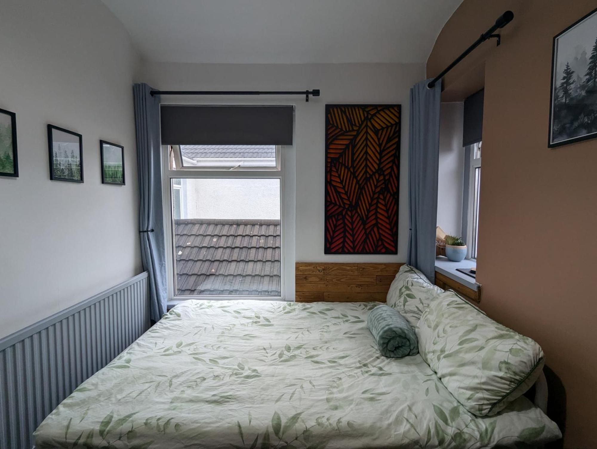 R3 - Cozy Small Double - City & Beach Access, Wifi, Free Parking - Self Catering Swansea Ngoại thất bức ảnh