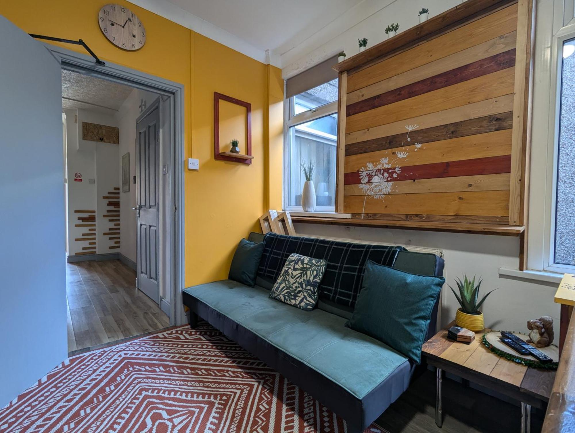 R3 - Cozy Small Double - City & Beach Access, Wifi, Free Parking - Self Catering Swansea Ngoại thất bức ảnh