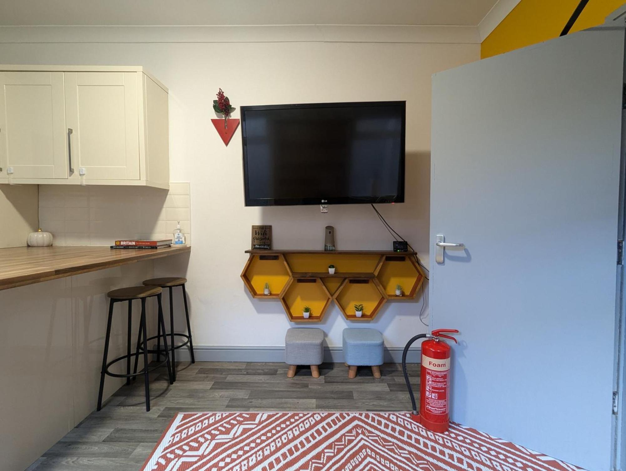 R3 - Cozy Small Double - City & Beach Access, Wifi, Free Parking - Self Catering Swansea Ngoại thất bức ảnh